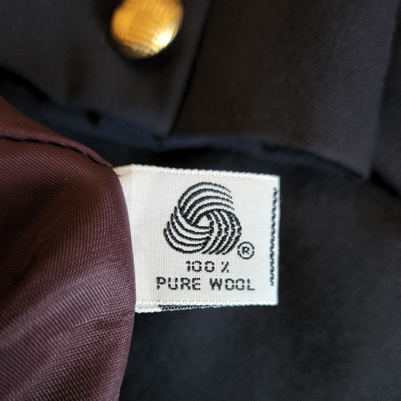 Vintage dark purple plum cropped tailored blazer with gold buttons - Picture 5 of 7